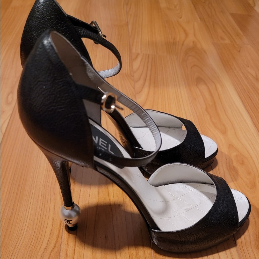Black Chanel Pump w/ Pearl Heel